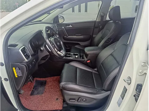 Car image 13