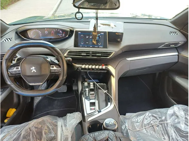Car image 16