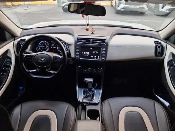 Car image 16