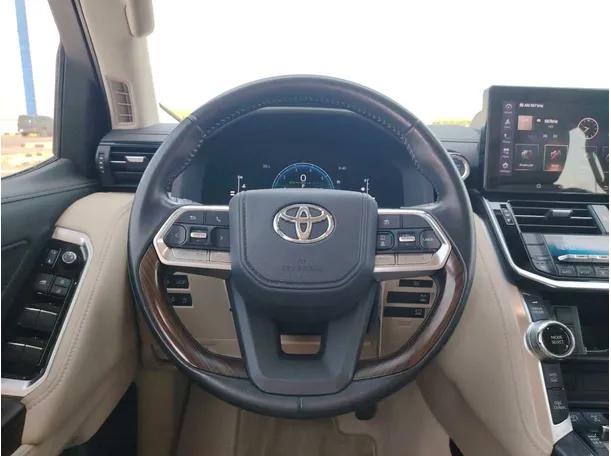 Car image 23