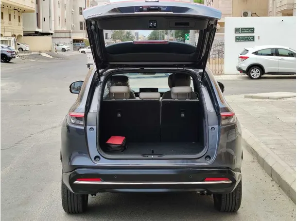 Car image 27