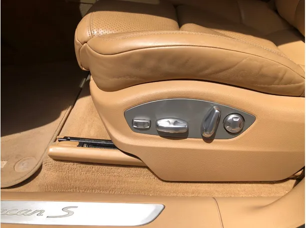 Car image 23