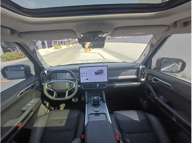 Car image 14