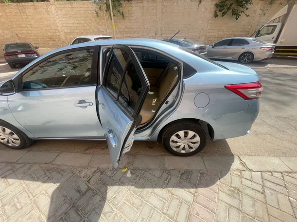 Car image 15
