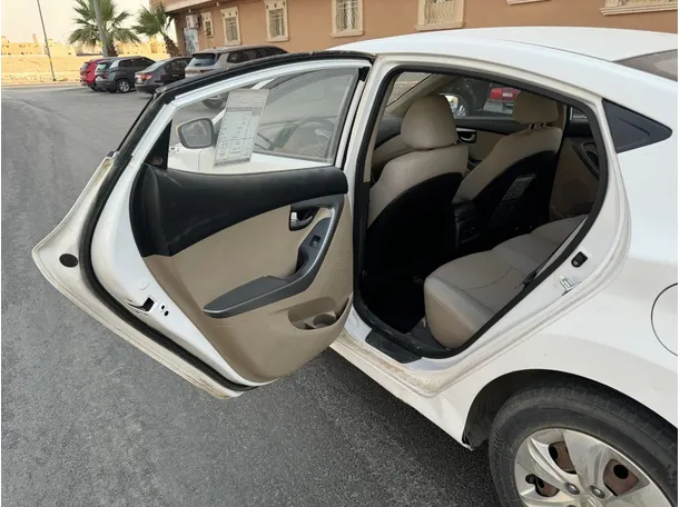 Car image 13