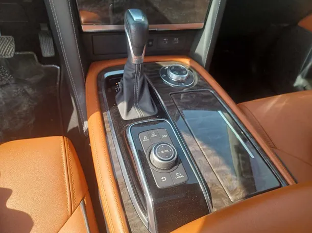 Car image 16