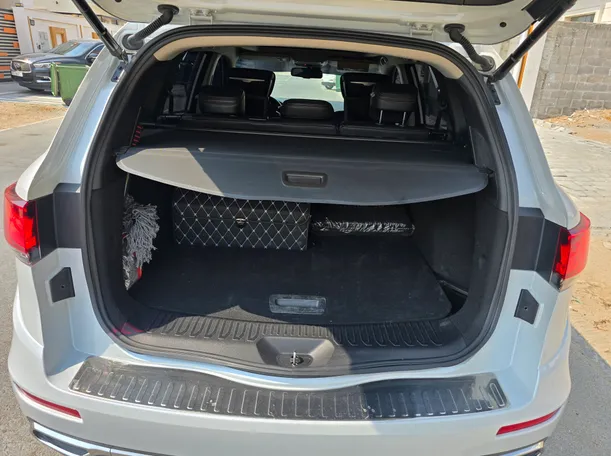 Car image 8