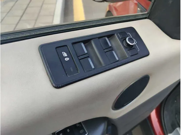 Car image 28