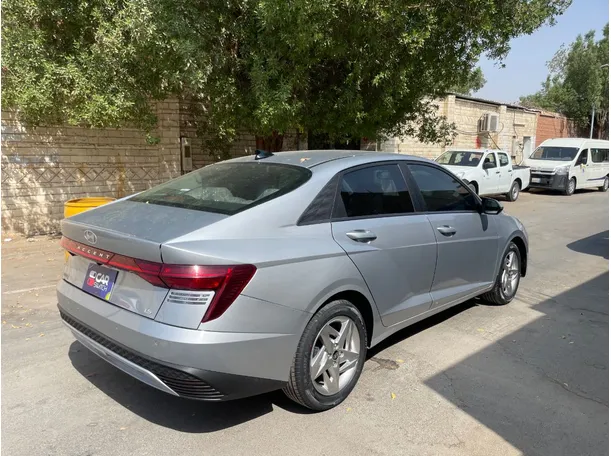 Car image 5