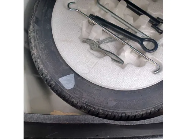 Car image 29