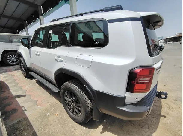 Car image 8