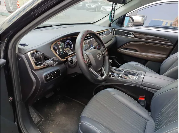 Car image 11