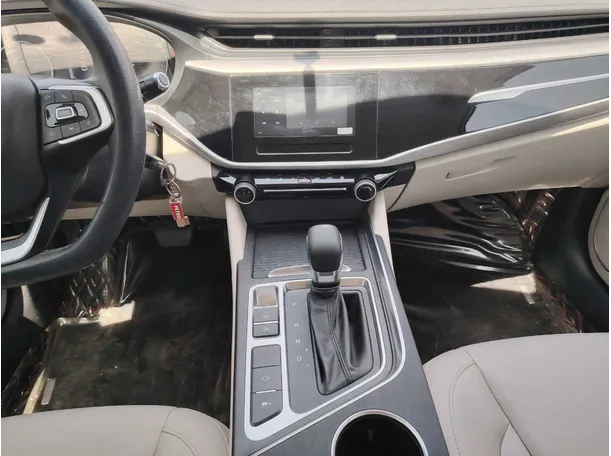 Car image 17