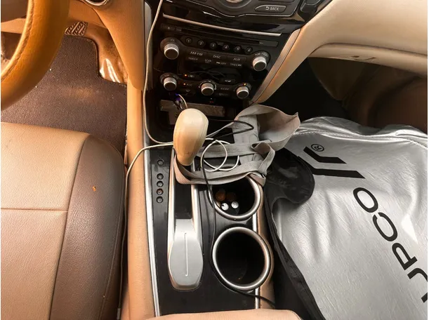 Car image 17