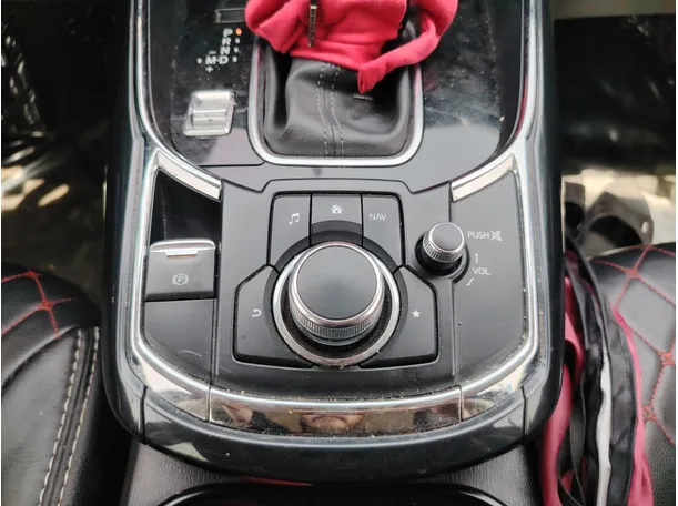 Car image 19