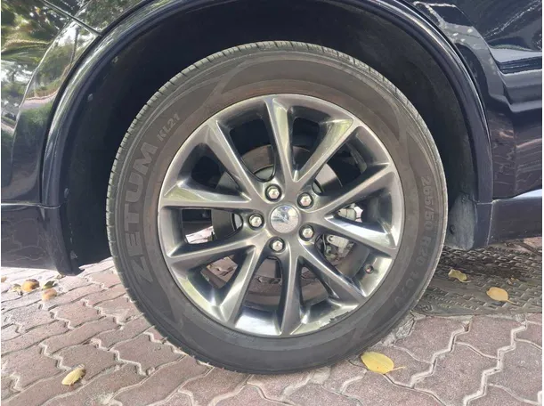 Car image 9