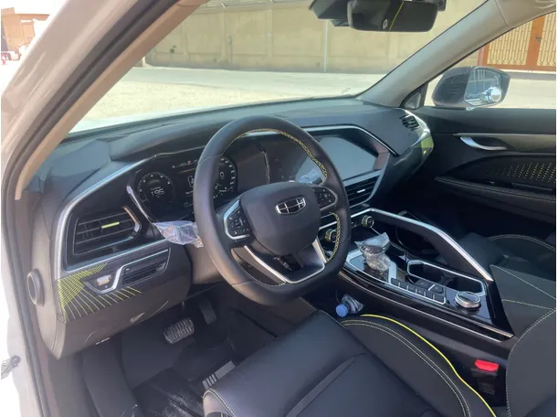 Car image 12
