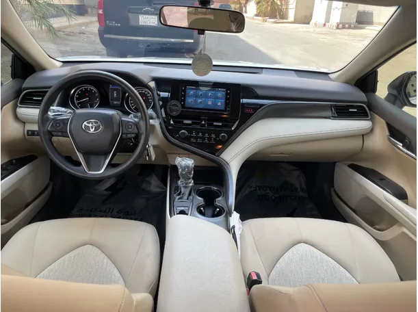 Car image 17