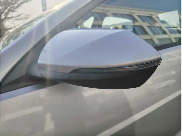 Car image 28