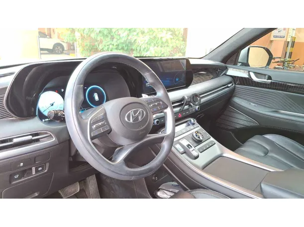 Car image 11