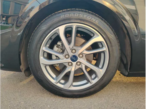 Car image 9