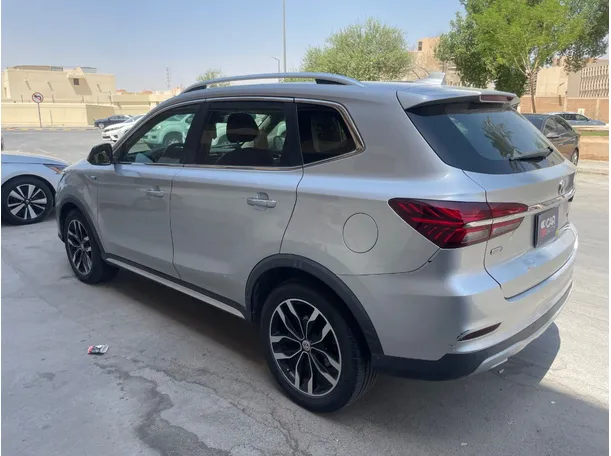 Car image 7