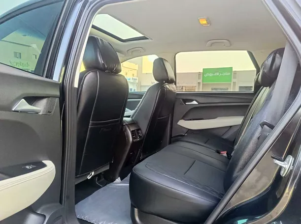 Car image 19