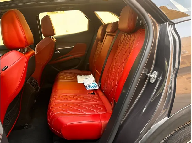 Car image 14
