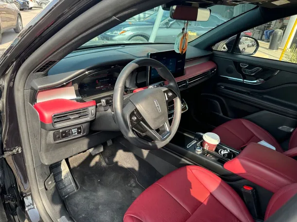 Car image 12
