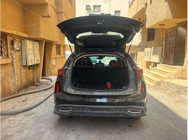Car image 19