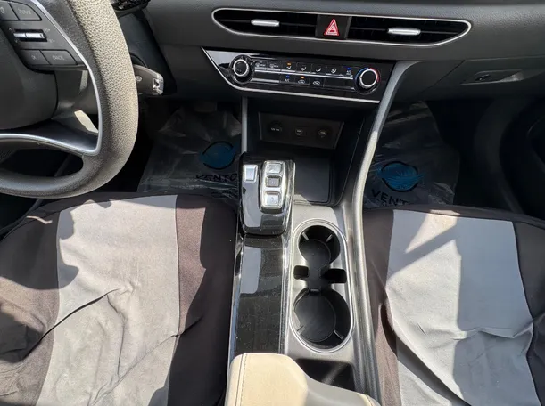 Car image 16