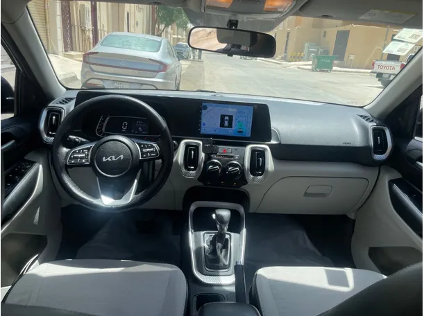 Car image 17