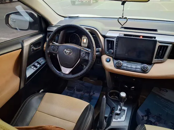 Car image 16