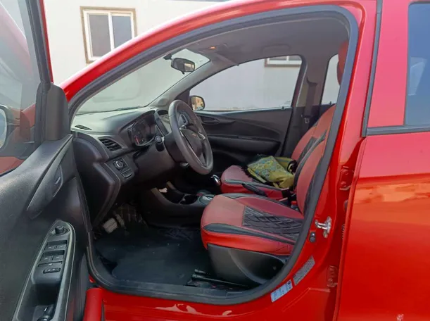 Car image 13