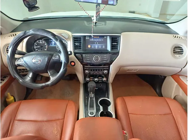 Car image 16