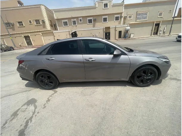 Car image 4