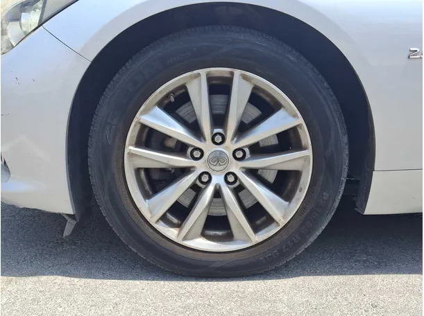 Car image 9