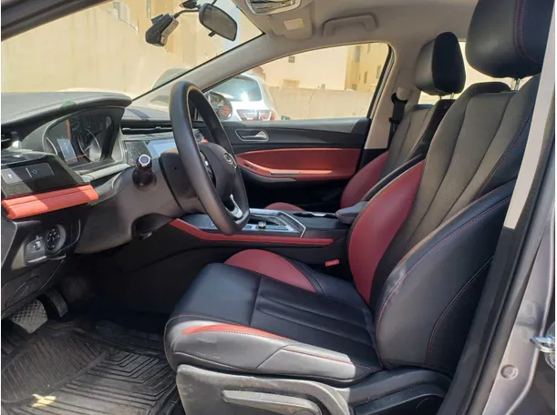 Car image 12