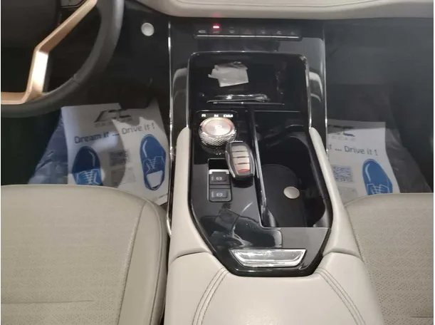 Car image 33