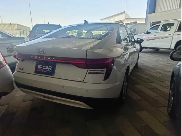 Car image 5