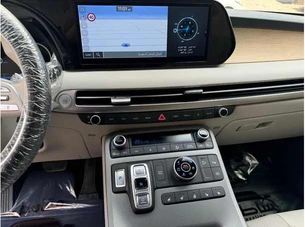 Car image 18