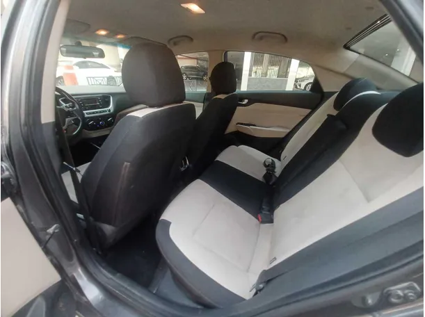 Car image 12