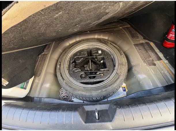 Car image 26
