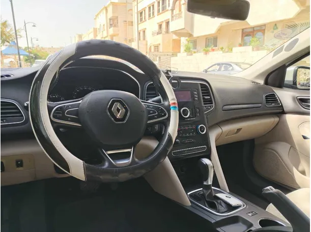 Car image 23