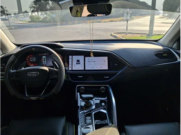 Car image 16