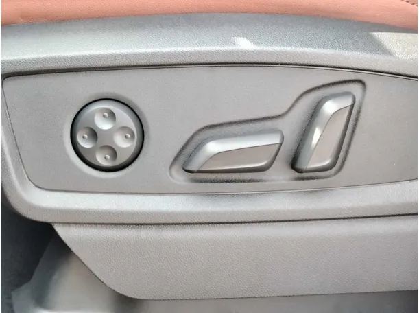 Car image 34
