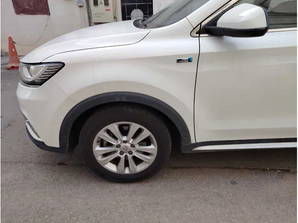 Car image 16