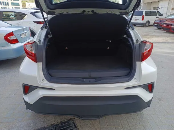 Car image 19