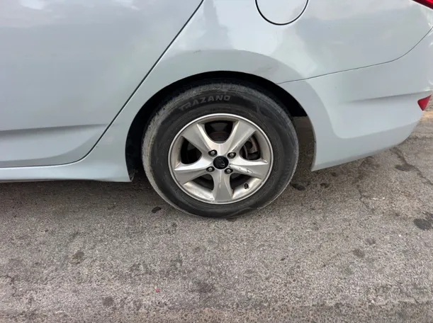 Car image 9