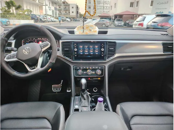Car image 32